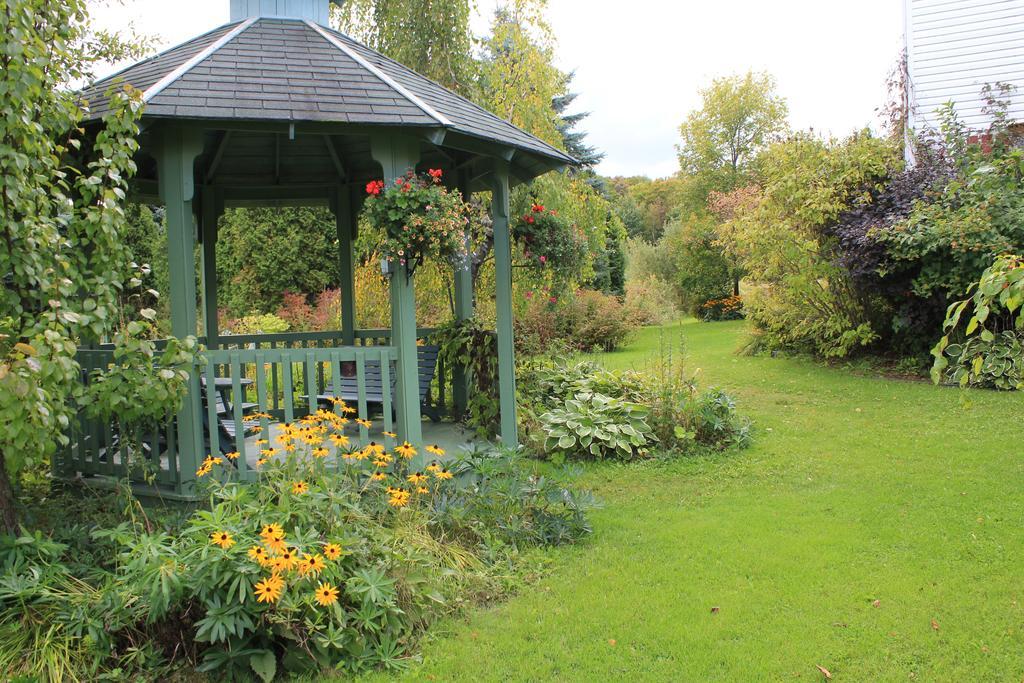Auberge Le Flores GrandʼMère Buitenkant foto